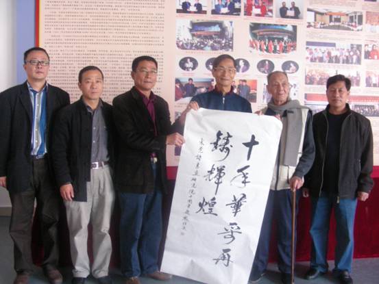 2009年12月28日，中央政府驻香港特区联络办副主任黎桂康在系列活动现场，为我