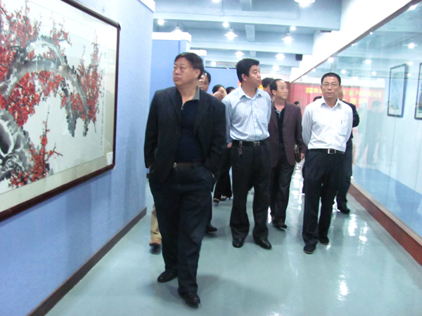 2010年4月8日，河北省永定市领导等60人到本院参观指导