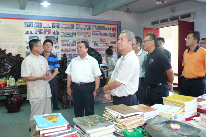 2011年9月21日，广西来宾市政府杨和荣市长到本院参观