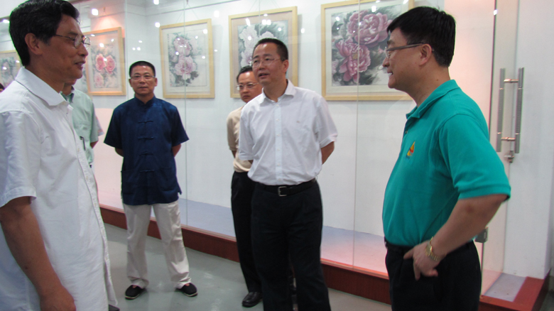 2012年6月30日，省文化厅方健宏厅长到本院美术馆参观